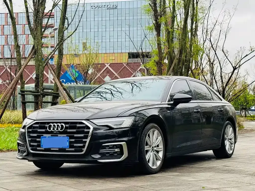 Audi A6L — фото 1