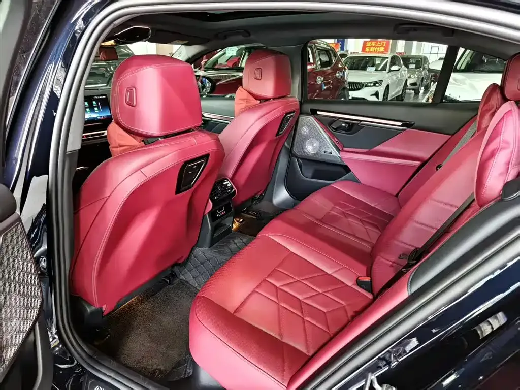 BMW 5 Series 2024 из CN, фото 7