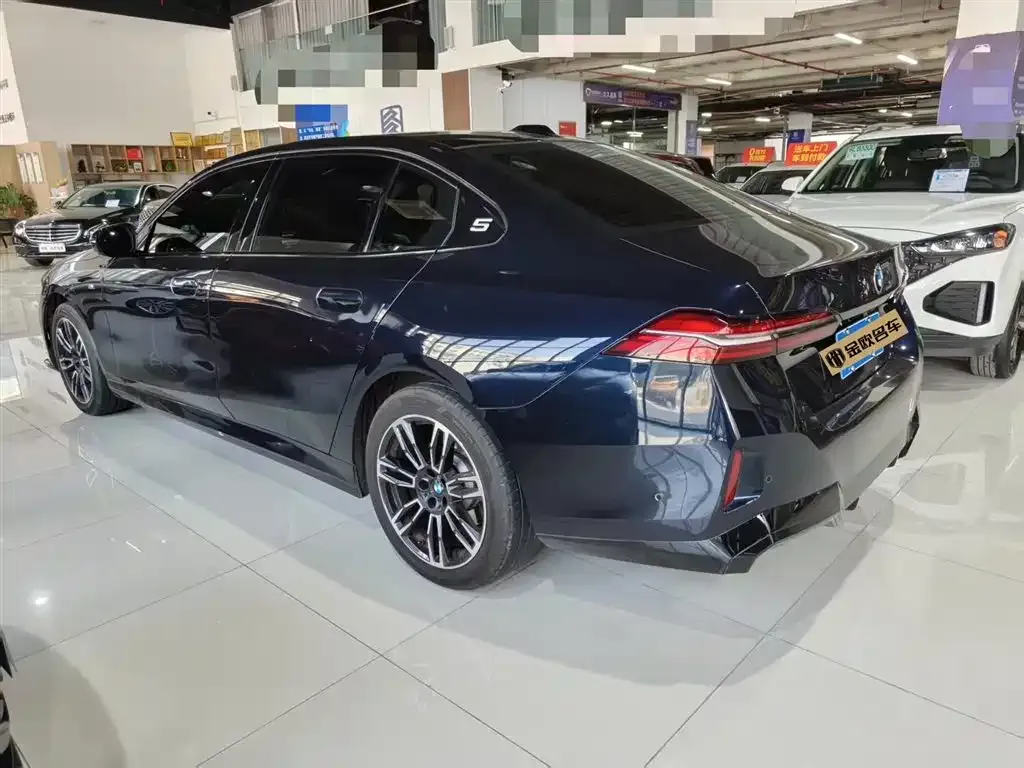 BMW 5 Series 2024 из CN, фото 3