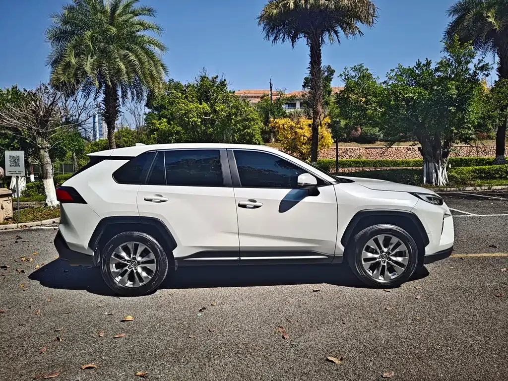 Toyota Wildlander 2023 из CN, фото 10