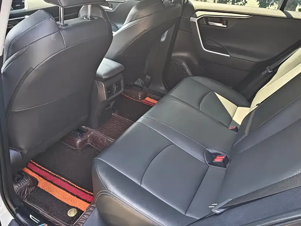 Toyota Wildlander 2023 из CN, фото 2