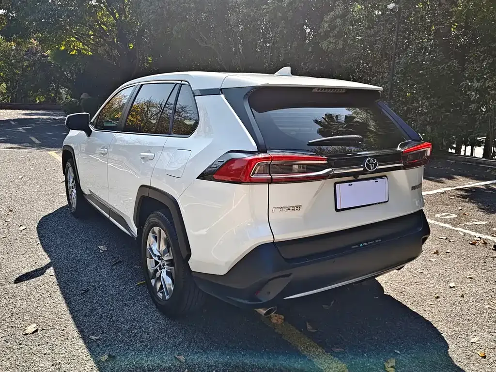 Toyota Wildlander 2023 из CN, фото 4