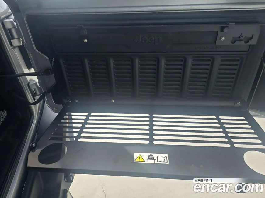 Jeep Wrangler 2022 из KR, фото 4