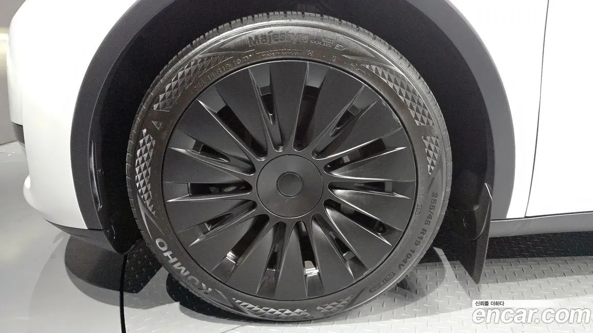 Tesla Model Y 2023 из KR, фото 10
