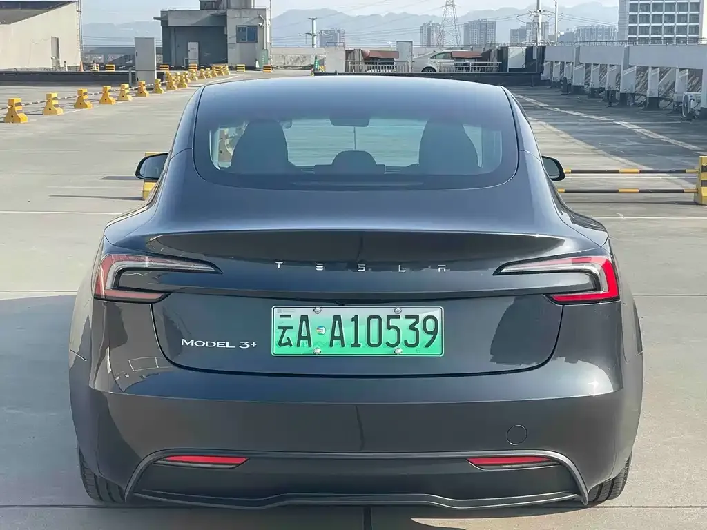 Tesla Model 3 — фото 7