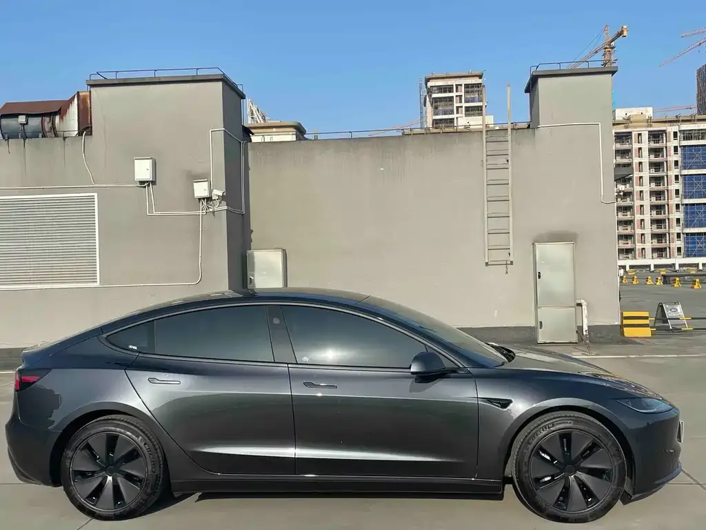 Tesla Model 3 — фото 9