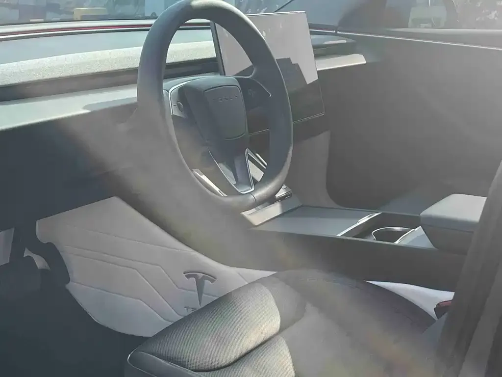 Tesla Model 3 — фото 3