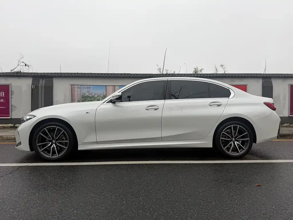BMW 3 Series 2023 из CN, фото 2