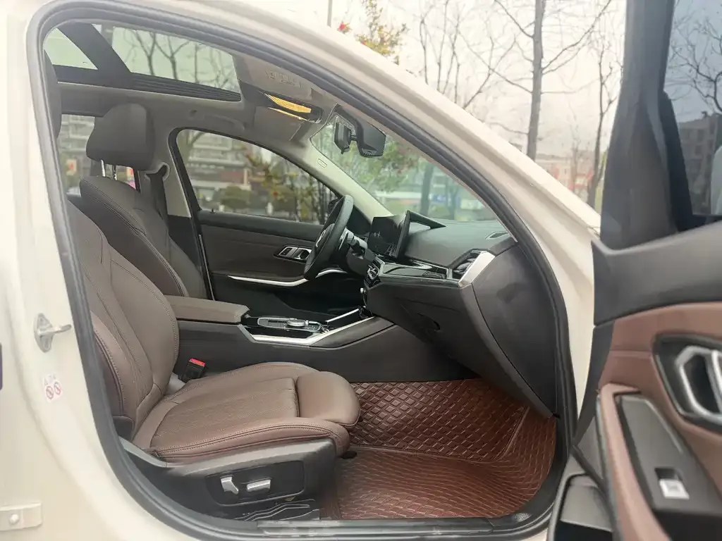 BMW 3 Series 2023 из CN, фото 9