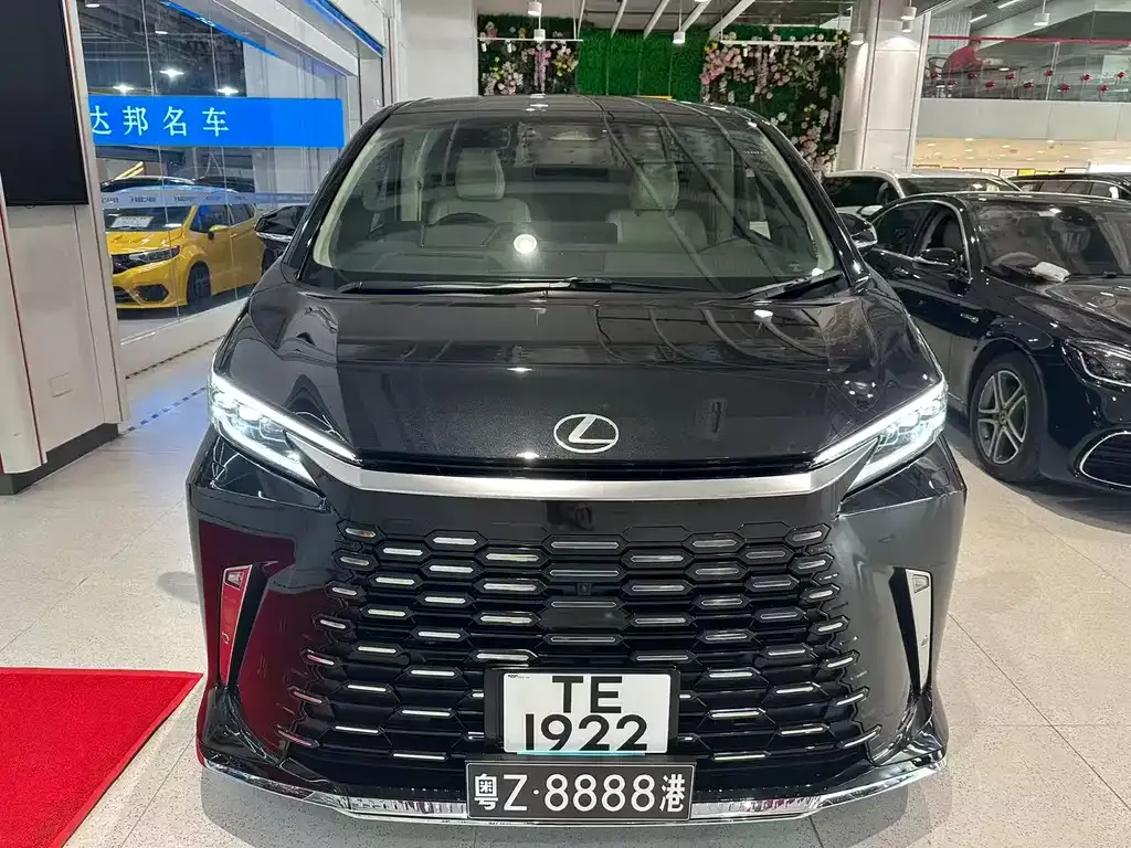 Lexus LM — фото 4