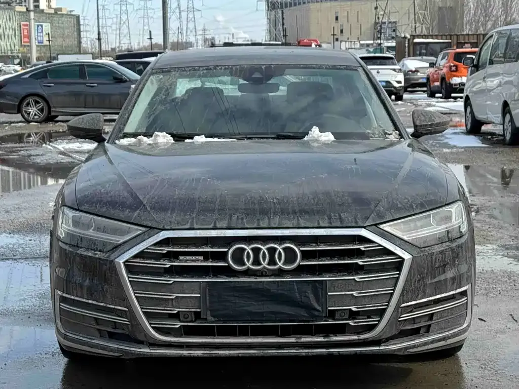 Audi A8 — фото 1