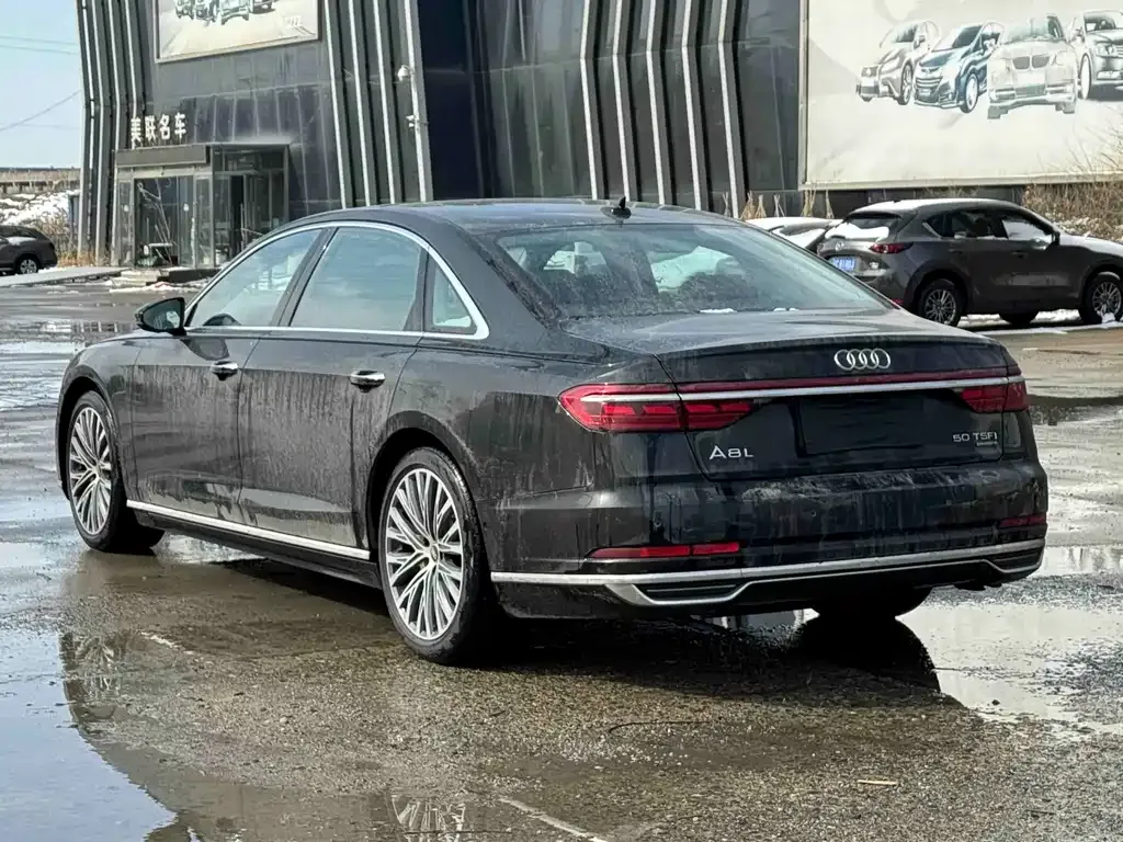 Audi A8 — фото 8