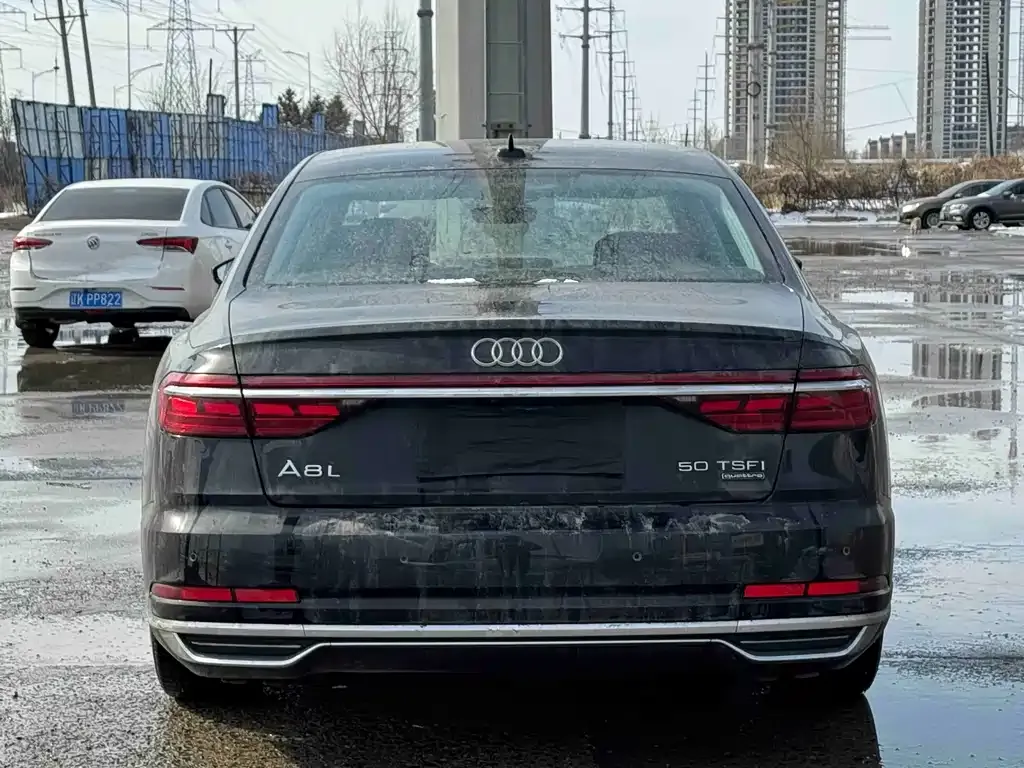 Audi A8 — фото 2