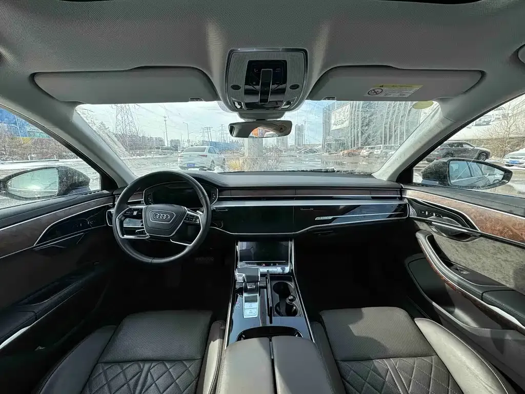 Audi A8 — фото 3