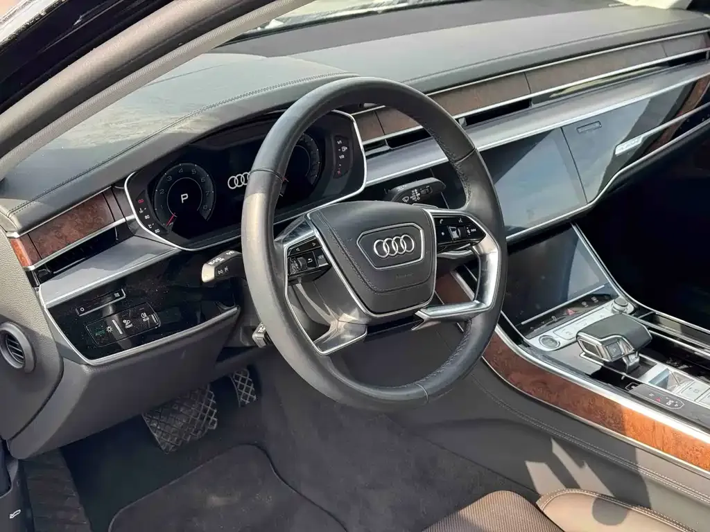 Audi A8 — фото 5