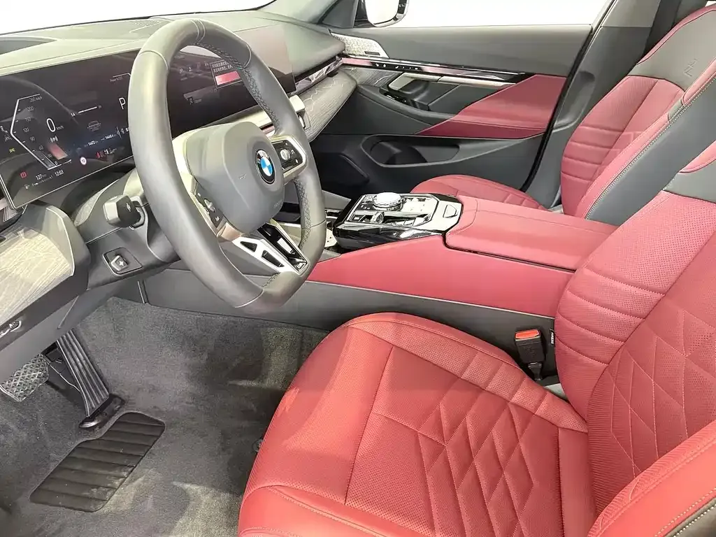 BMW 5 Series 2025 из CN, фото 9