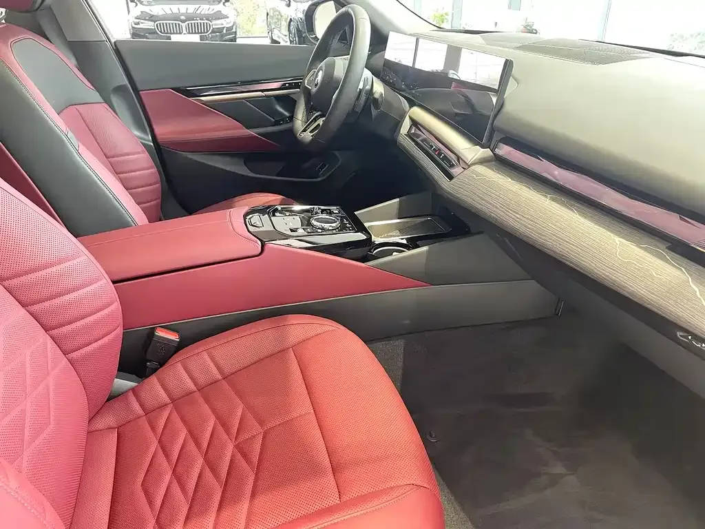 BMW 5 Series 2025 из CN, фото 5