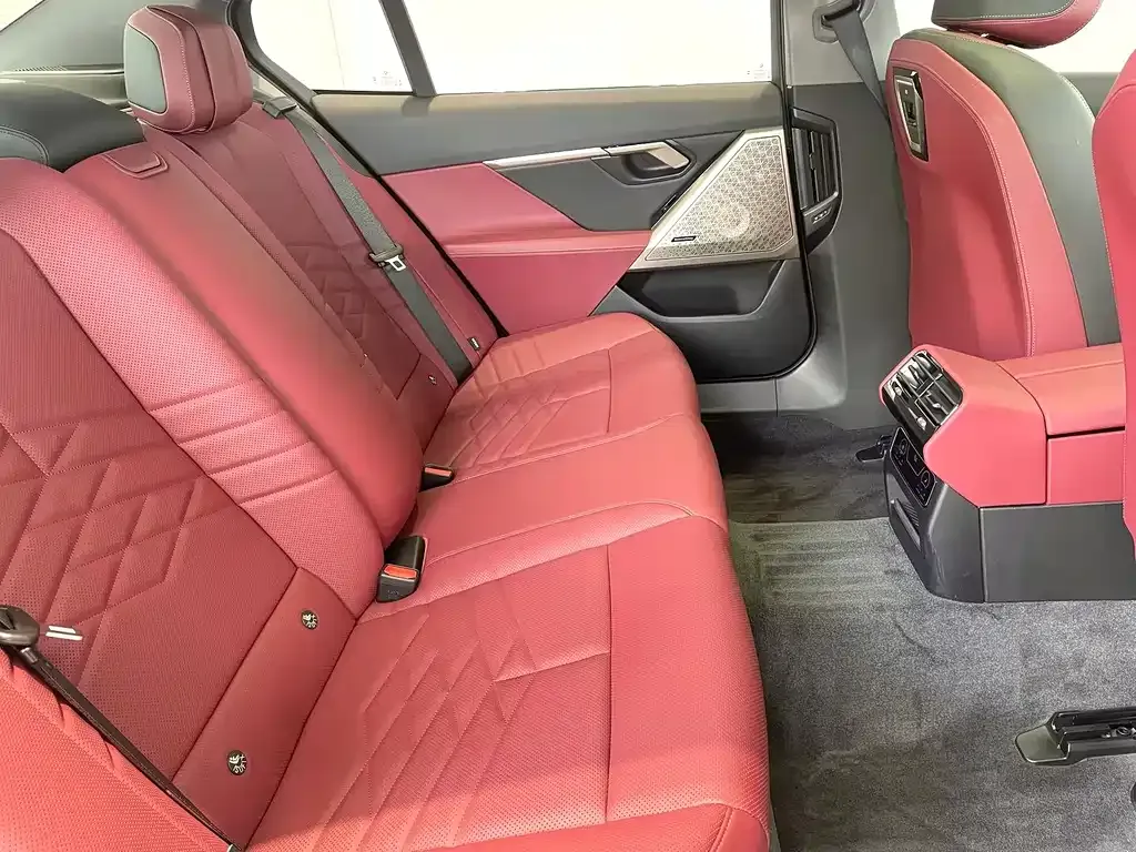 BMW 5 Series 2025 из CN, фото 2