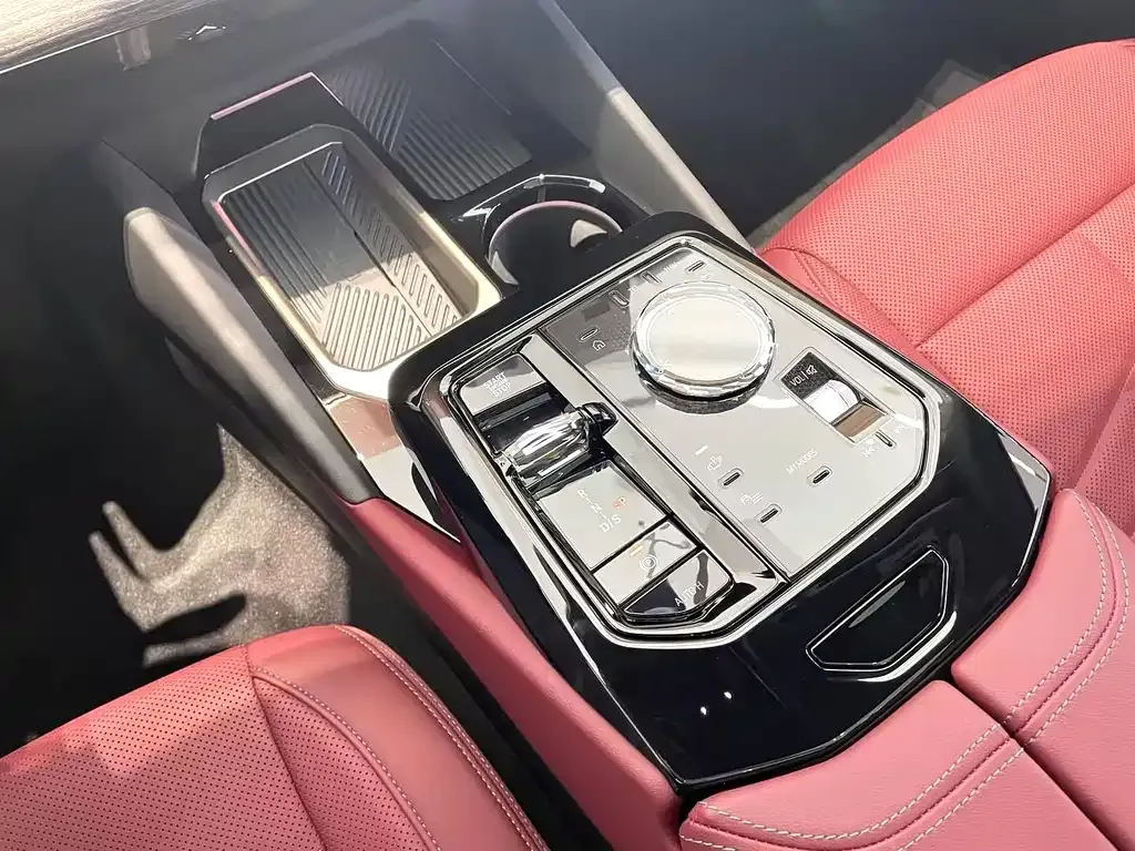 BMW 5 Series 2025 из CN, фото 3