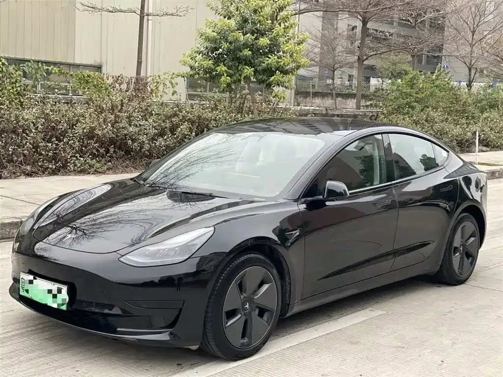 Tesla Model 3 — фото 1
