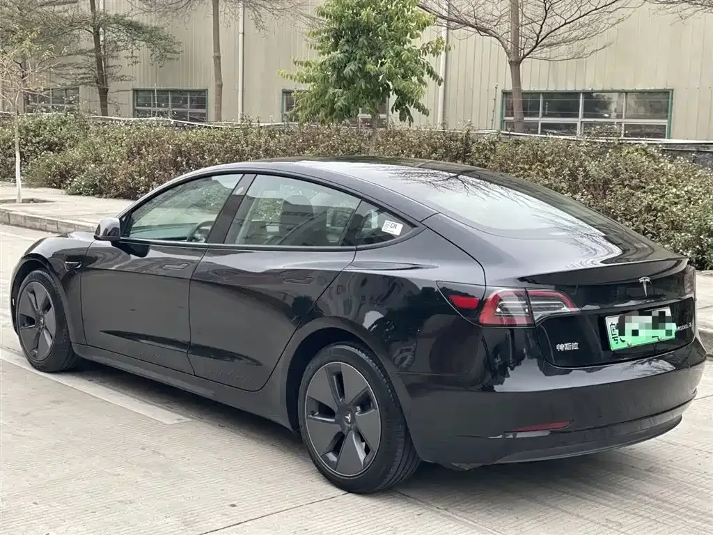 Tesla Model 3 — фото 8