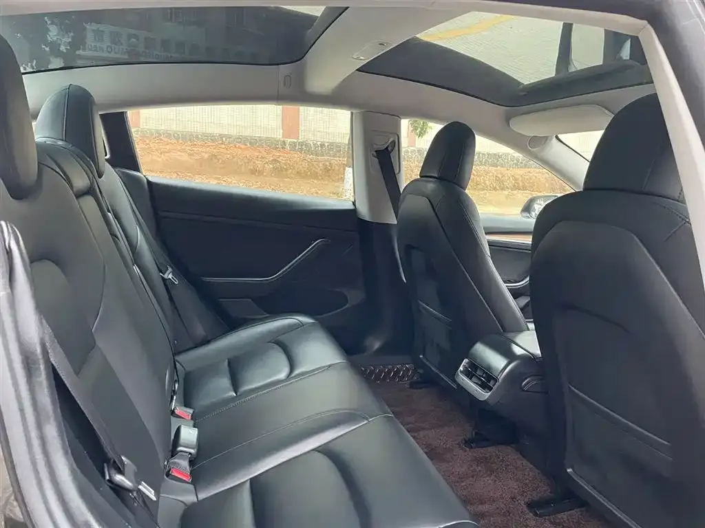 Tesla Model 3 — фото 5