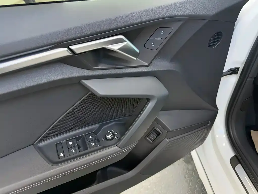 Audi A3 2023 из CN, фото 8