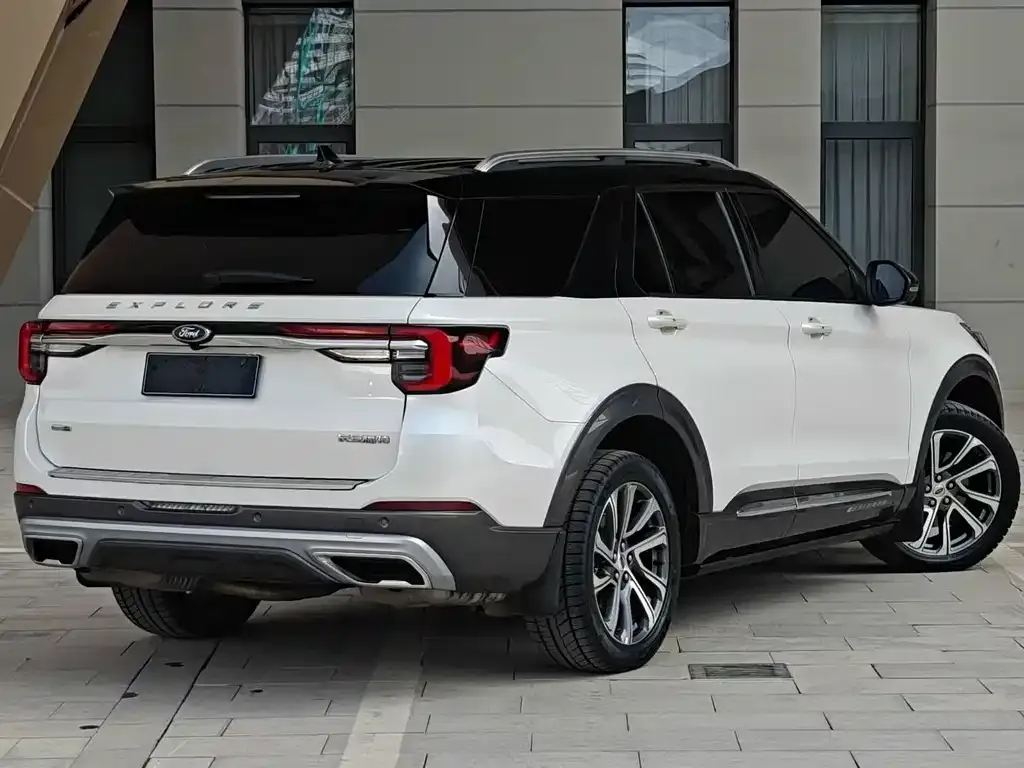 Ford Explorer 2023 из CN, фото 3