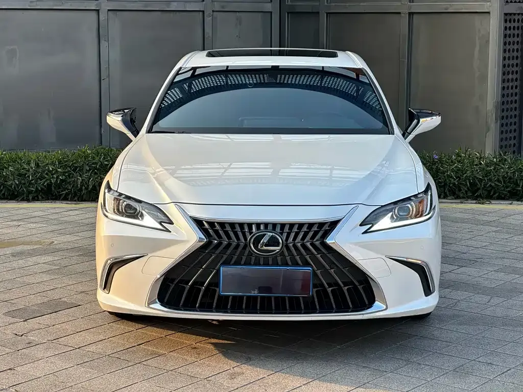 Lexus ES — фото 10