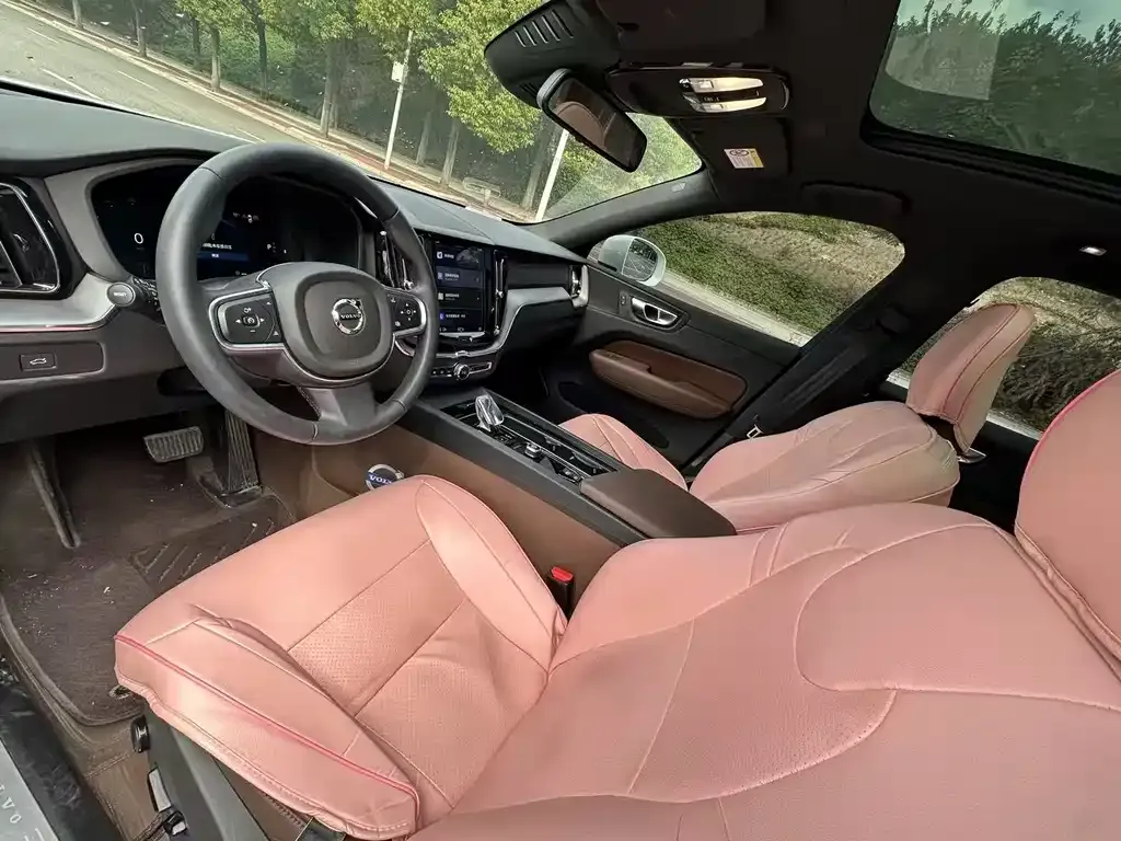 Volvo XC60 2025 из CN, фото 8