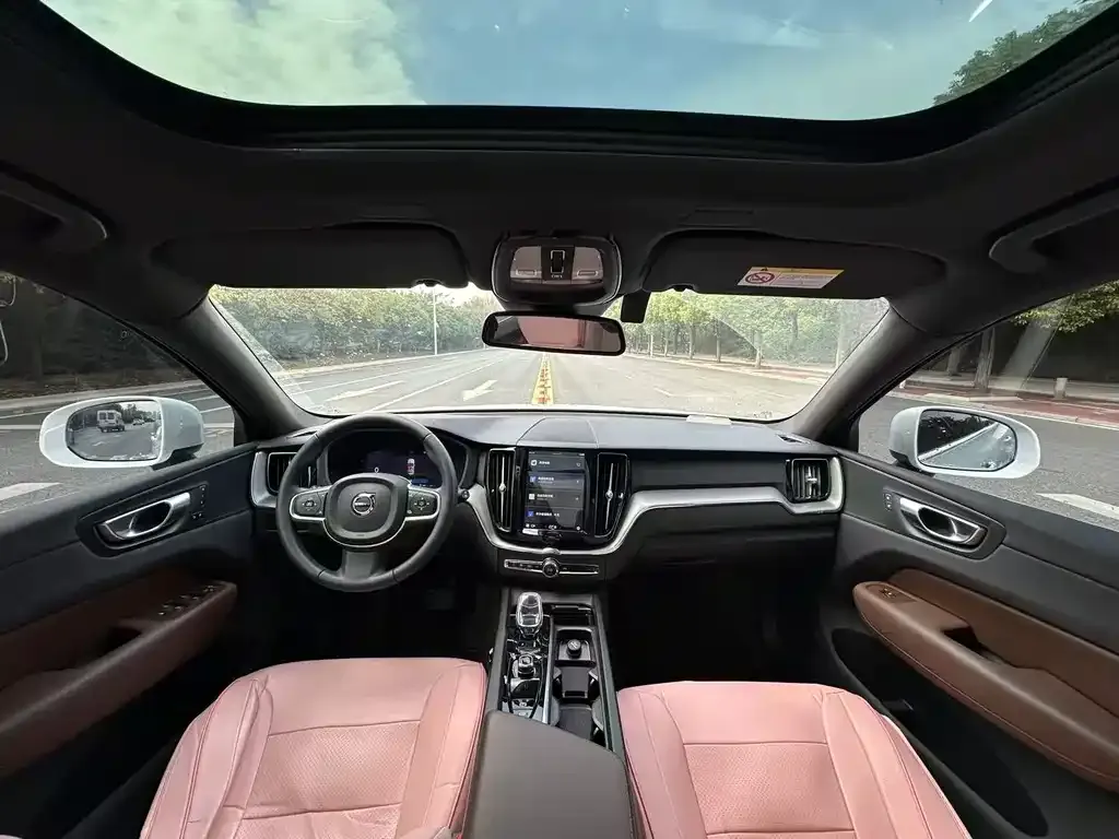 Volvo XC60 2025 из CN, фото 4