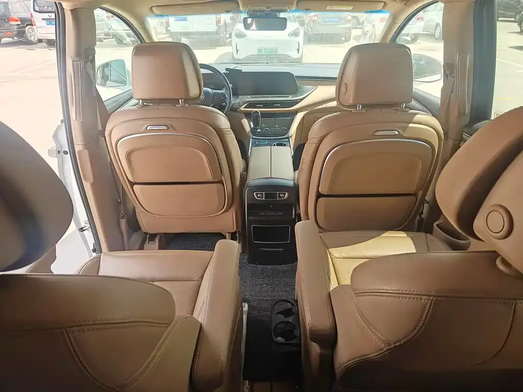 Buick GL8 2021 из CN, фото 2