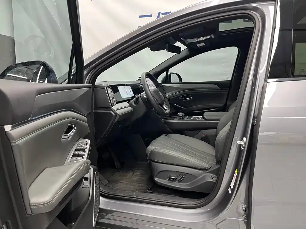 BYD L DM-i — фото 10