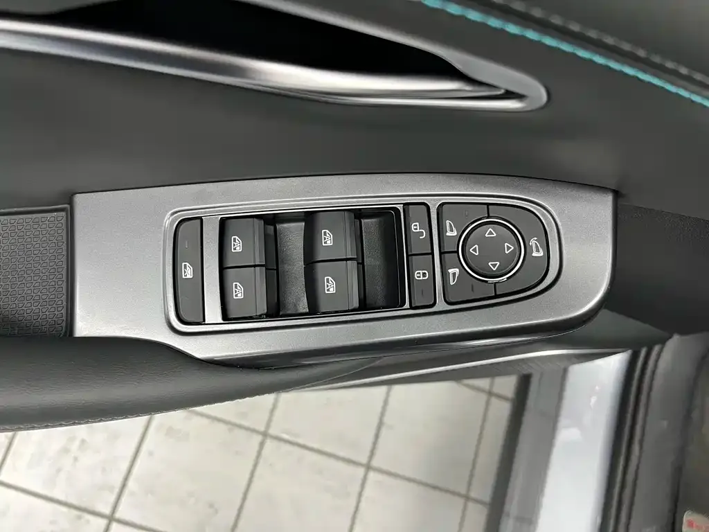 BYD L DM-i — фото 2