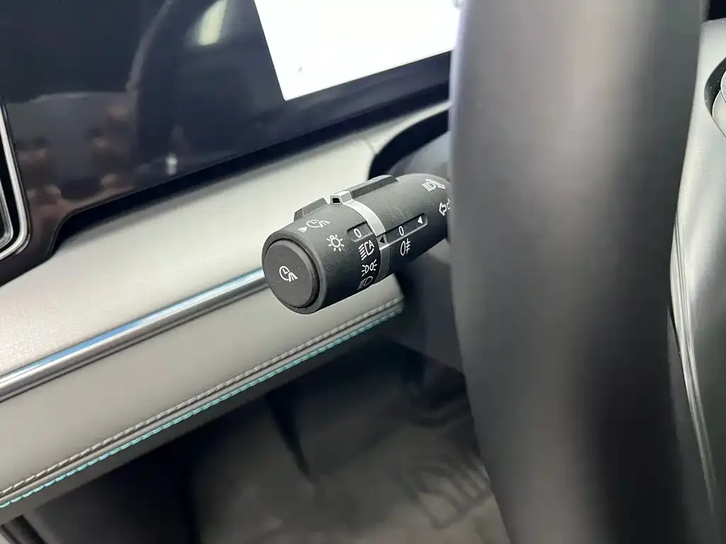 BYD L DM-i — фото 3