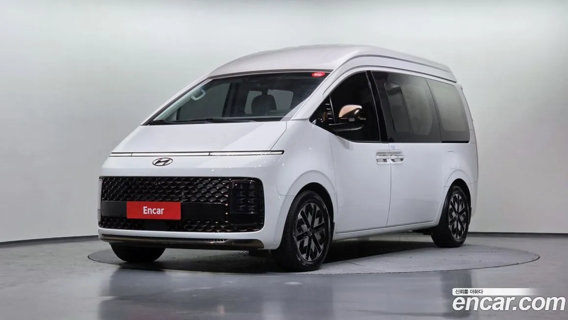 Hyundai Staria 4WD Lounge 7-Seater