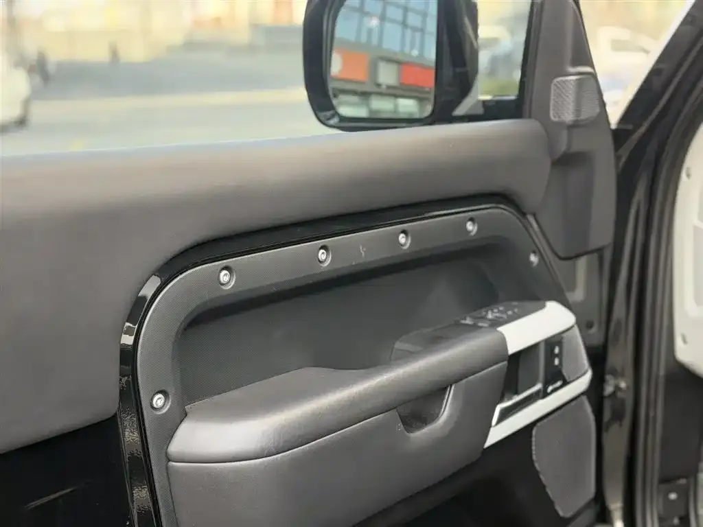 Land Rover Defender — фото 1