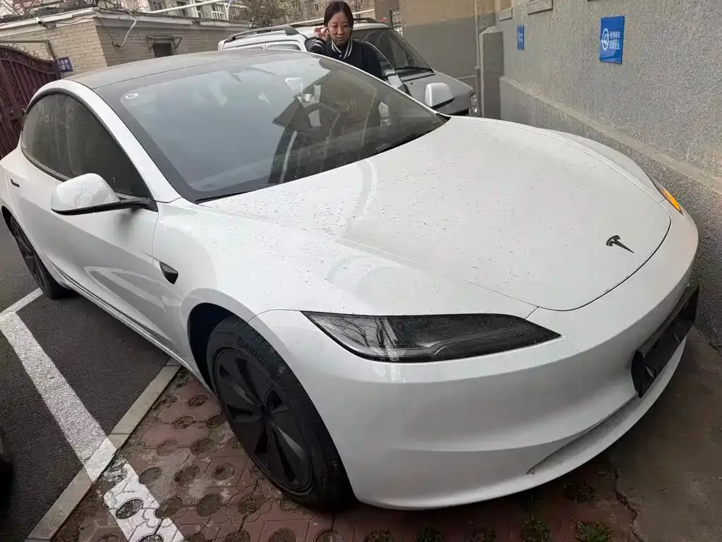 Tesla Model 3 — фото 8