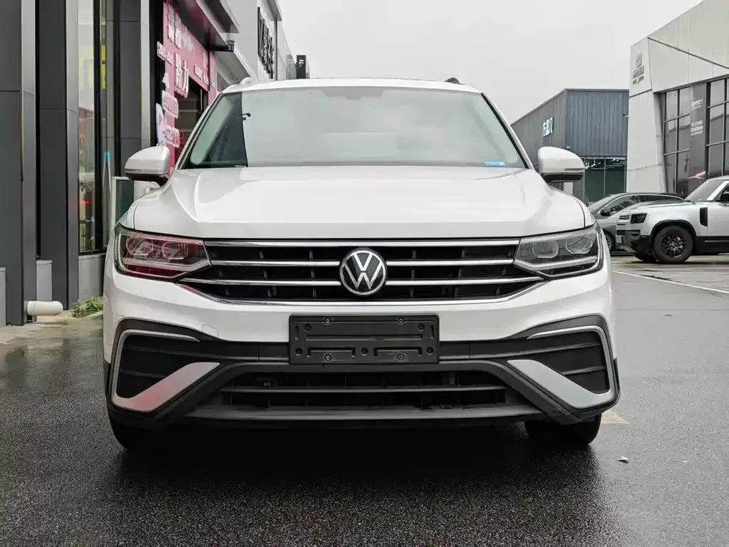 Volkswagen Tiguan L — фото 4