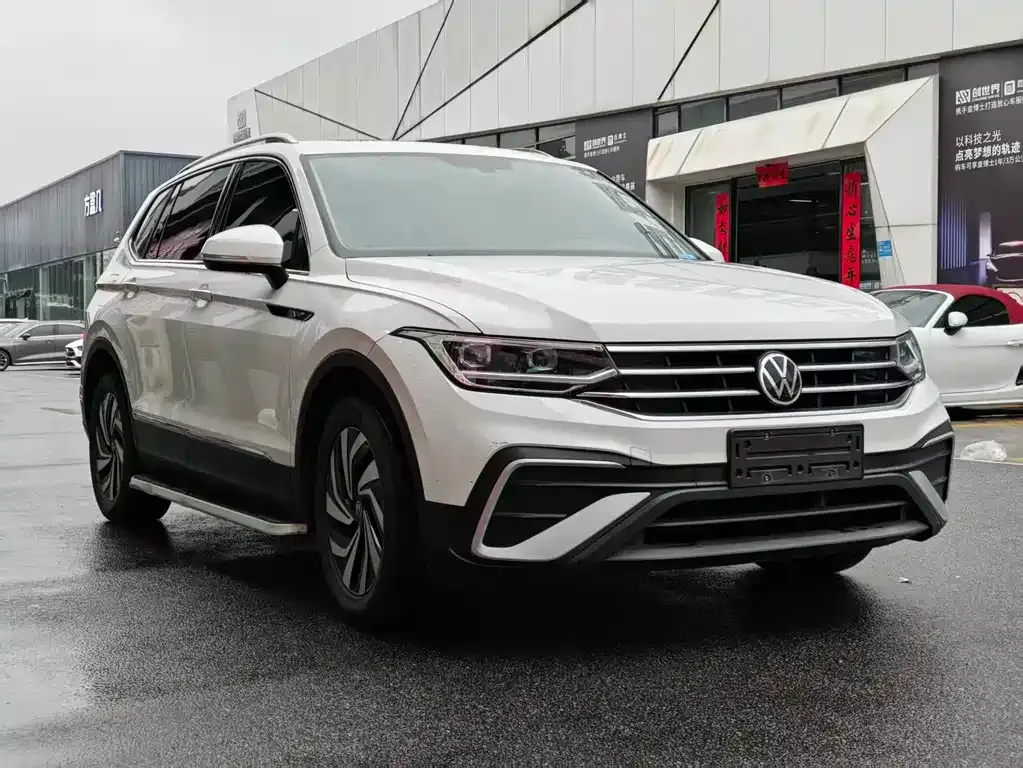 Volkswagen Tiguan L — фото 9