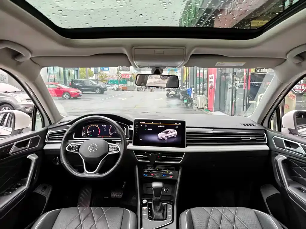 Volkswagen Tiguan L — фото 8