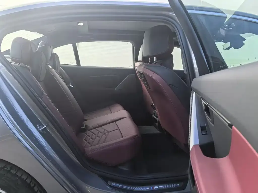 BMW i5 2024 из CN, фото 3