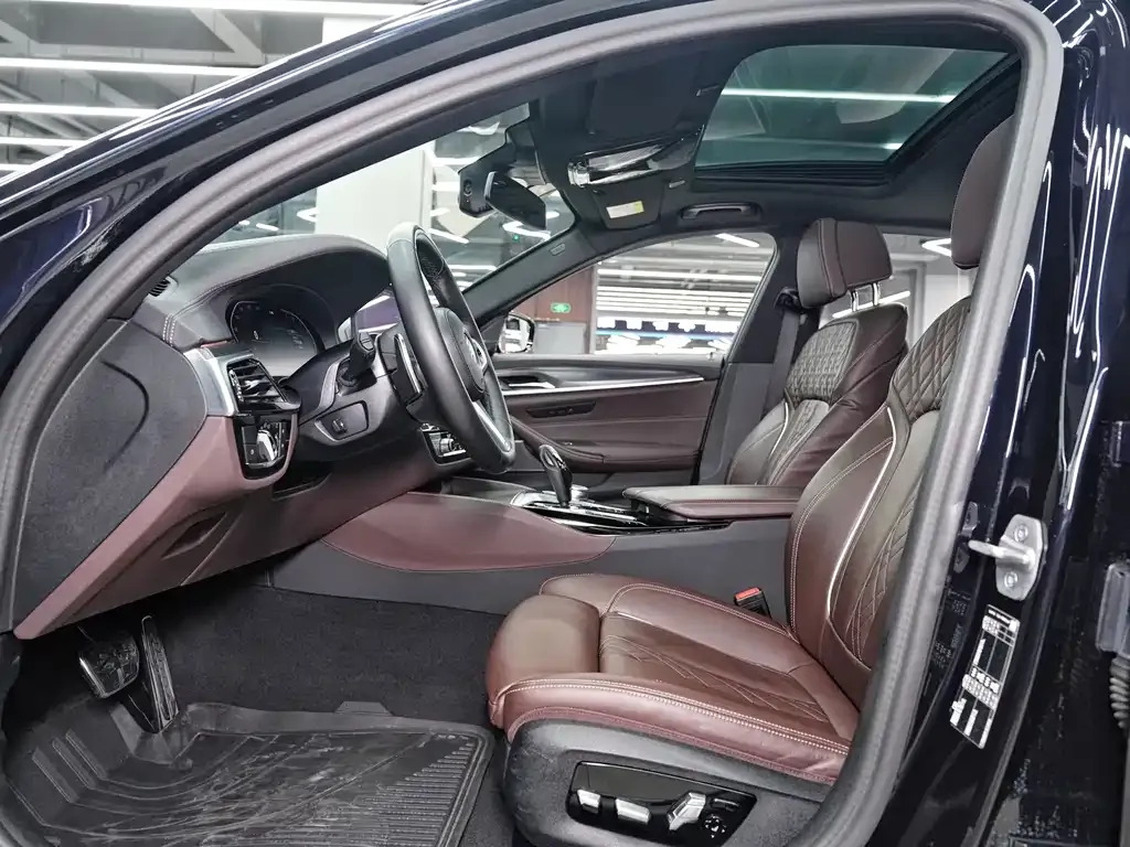 BMW 5 Series (Import) 2022 из CN, фото 2