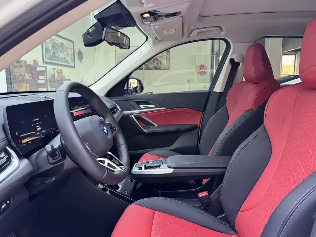 BMW iX1 2025 из CN, фото 8