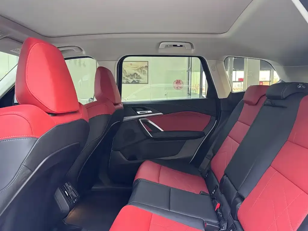 BMW iX1 2025 из CN, фото 4
