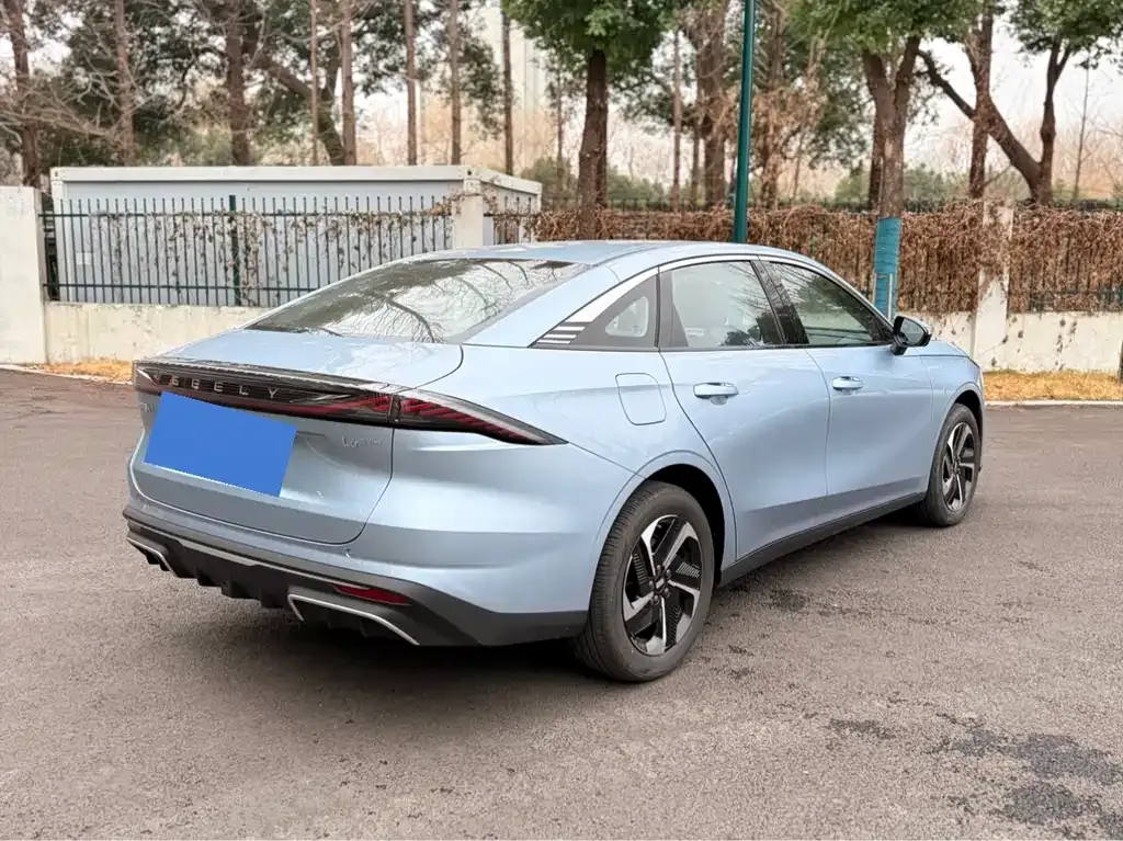 Geely Galaxy L6 — фото 10
