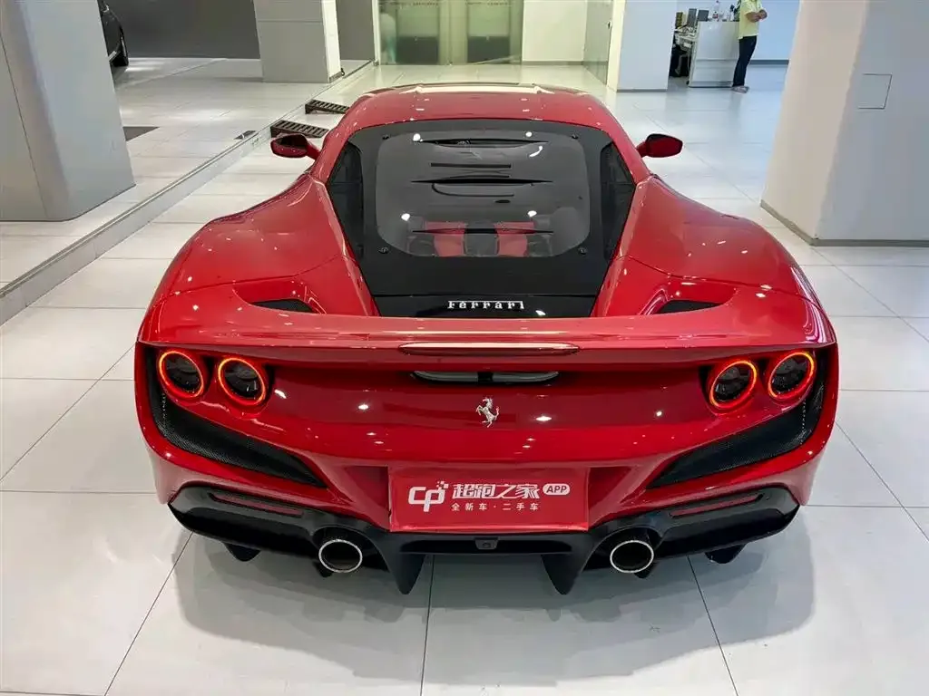 Ferrari F8 — фото 9