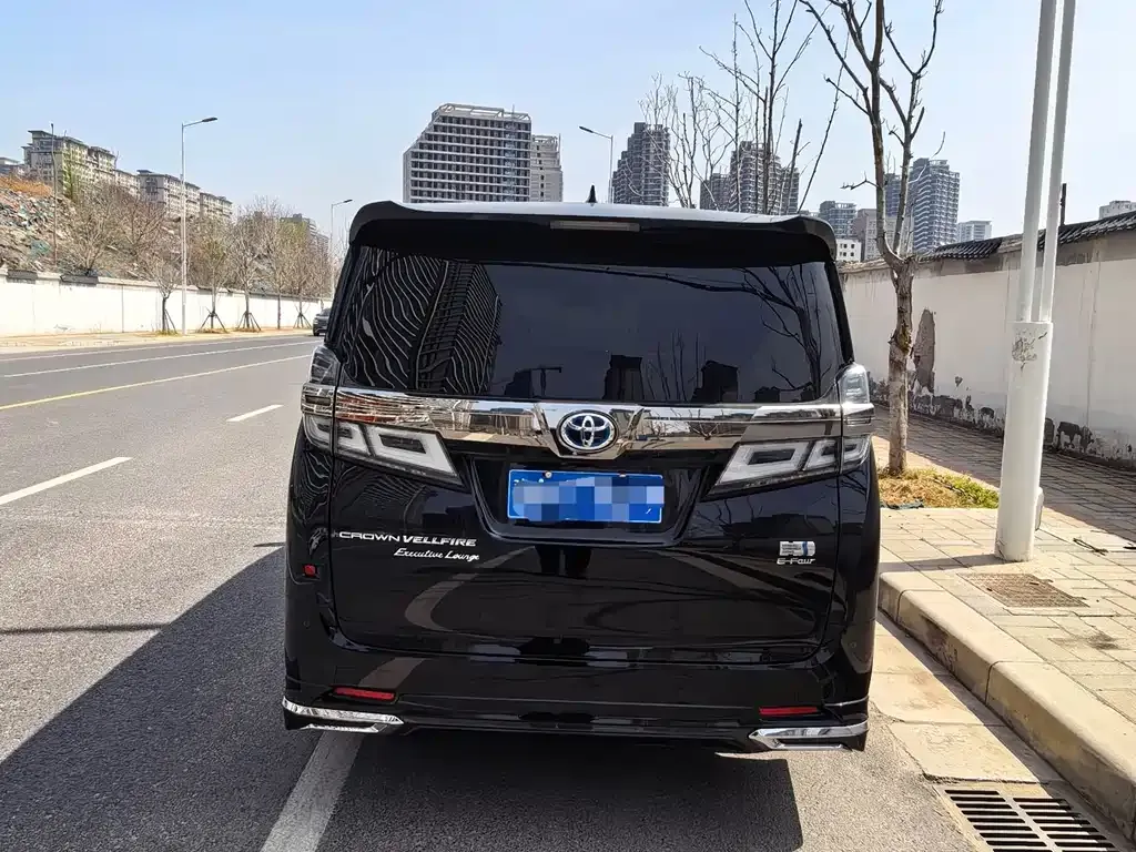 Toyota Vellfire — фото 3