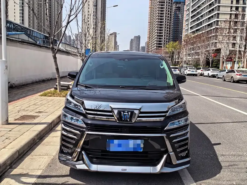 Toyota Vellfire — фото 10