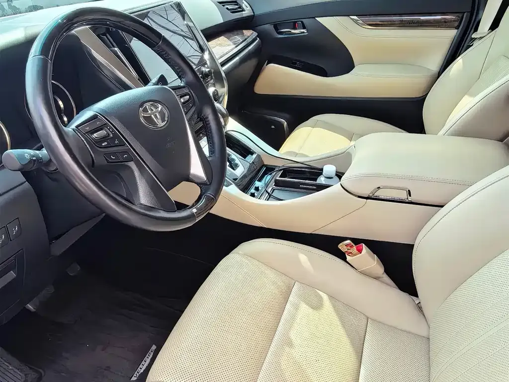 Toyota Vellfire — фото 8